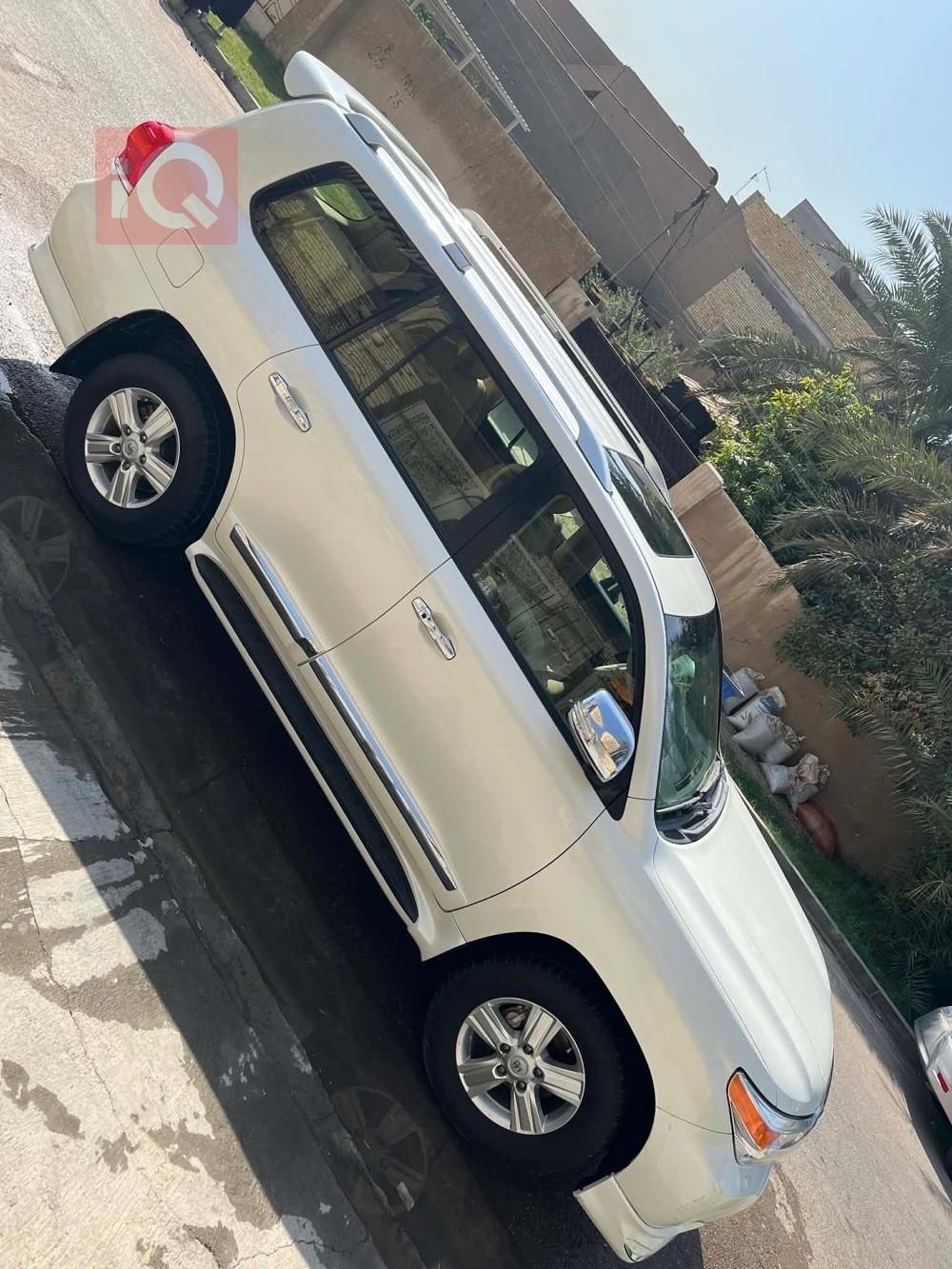 تۆیۆتا لاند کروزەر